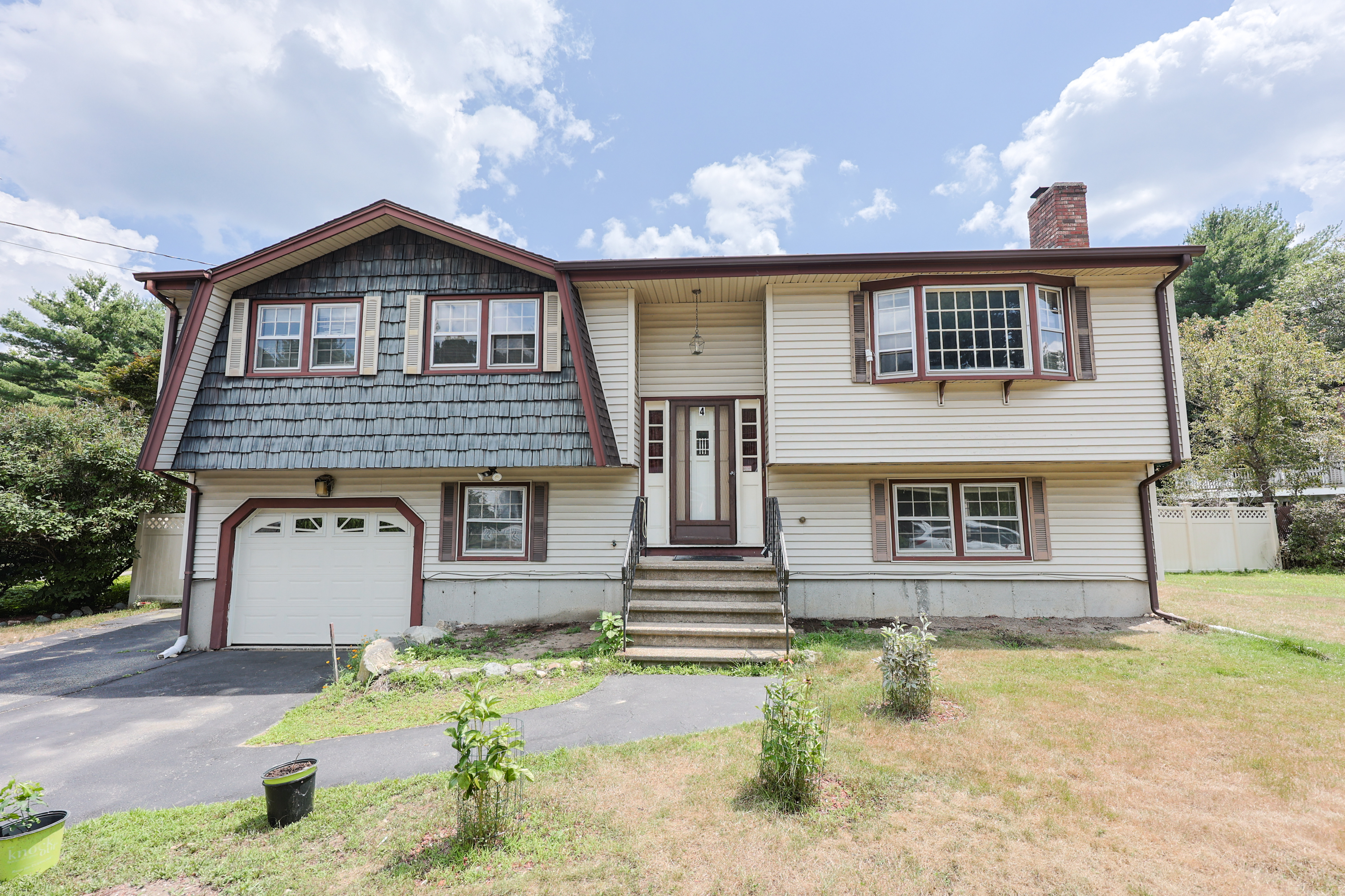 Burlington, Massachusetts, 01803, United States, 3 Bedrooms Bedrooms, ,1 BathroomBathrooms,Residential,For Sale,1906310