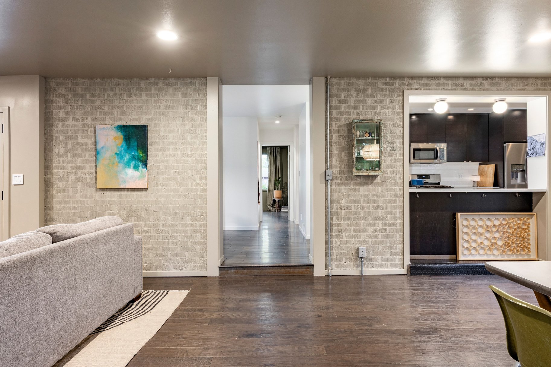  Spacious Millcreek Bungalow with Expansive Backyard & 2-Car Garage - 物件實景
