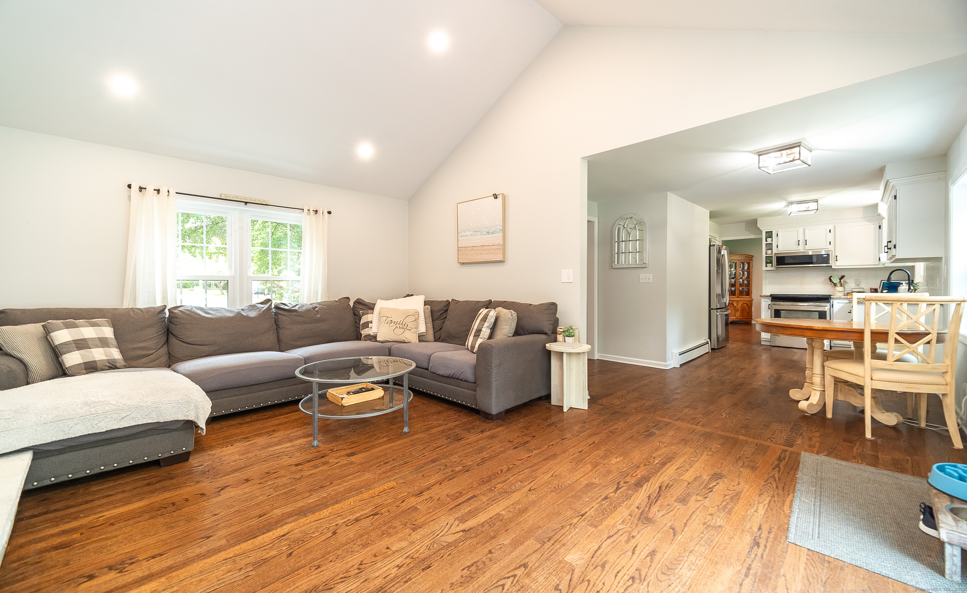 Clinton, Connecticut, 06413, United States, 3 Bedrooms Bedrooms, ,3 BathroomsBathrooms,Residential,For Sale,1939957