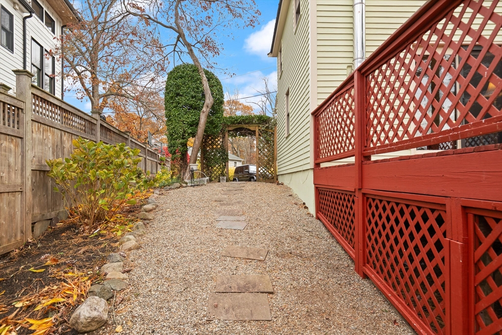 Lynnfield, Massachusetts, 01940, United States, 3 Bedrooms Bedrooms, ,2 BathroomsBathrooms,Residential,For Sale,1987735