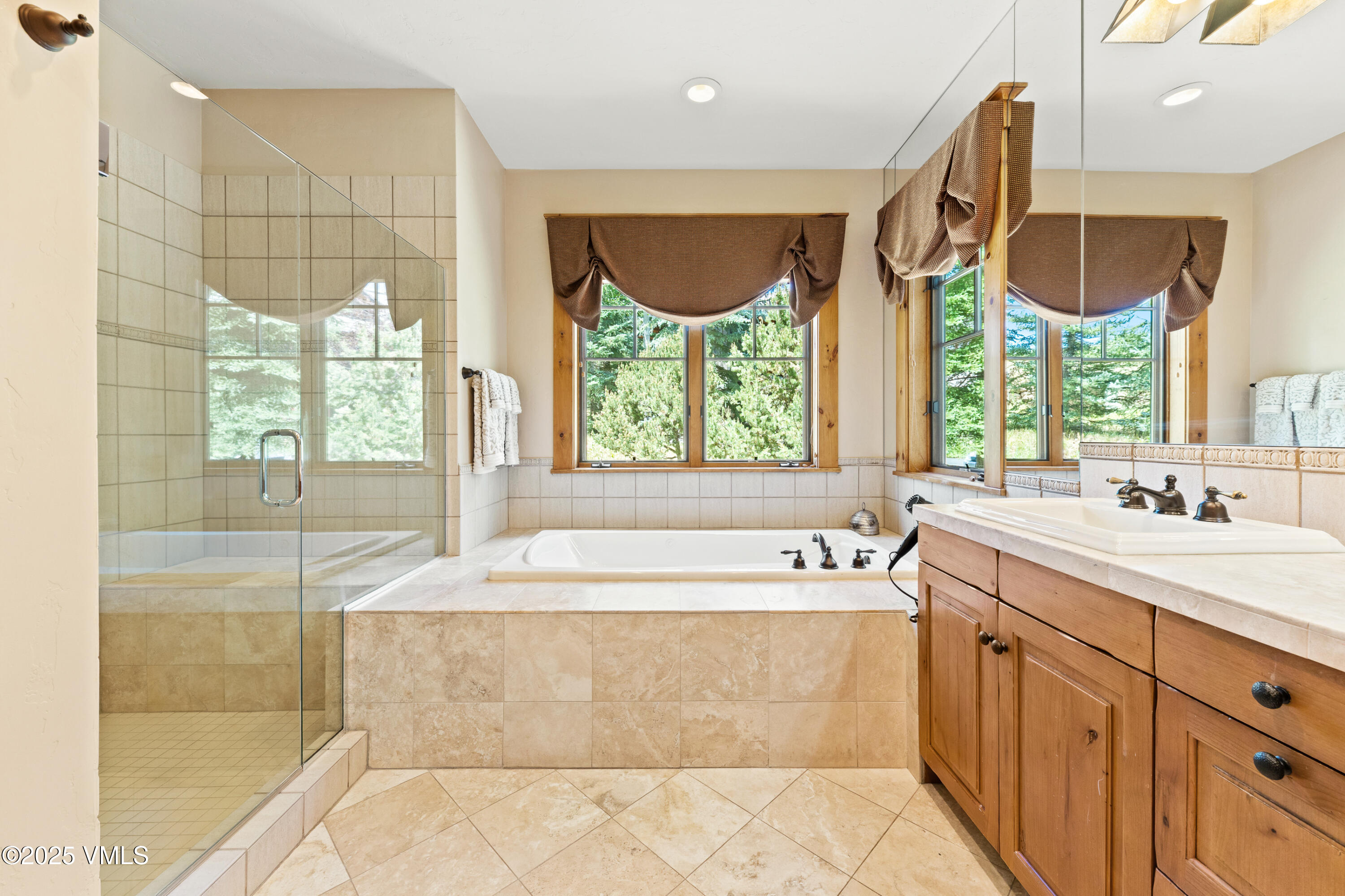 Edwards, Colorado, 81632, United States, 5 Bedrooms Bedrooms, ,6 BathroomsBathrooms,Residential,For Sale,1901108