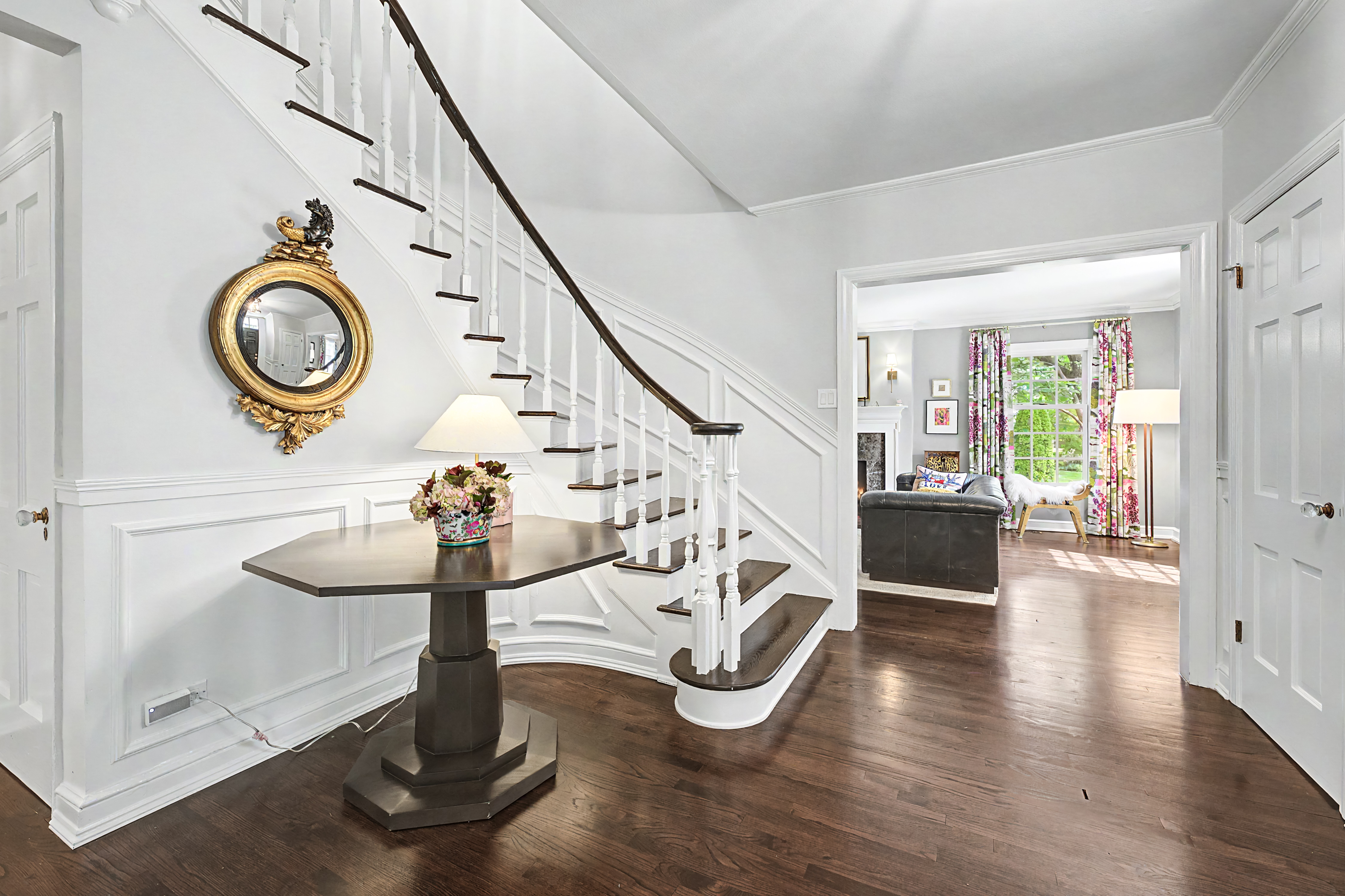  Rare, Fully Renovated, Updated Home Offering Move-In-Ready Luxury - 物件實景