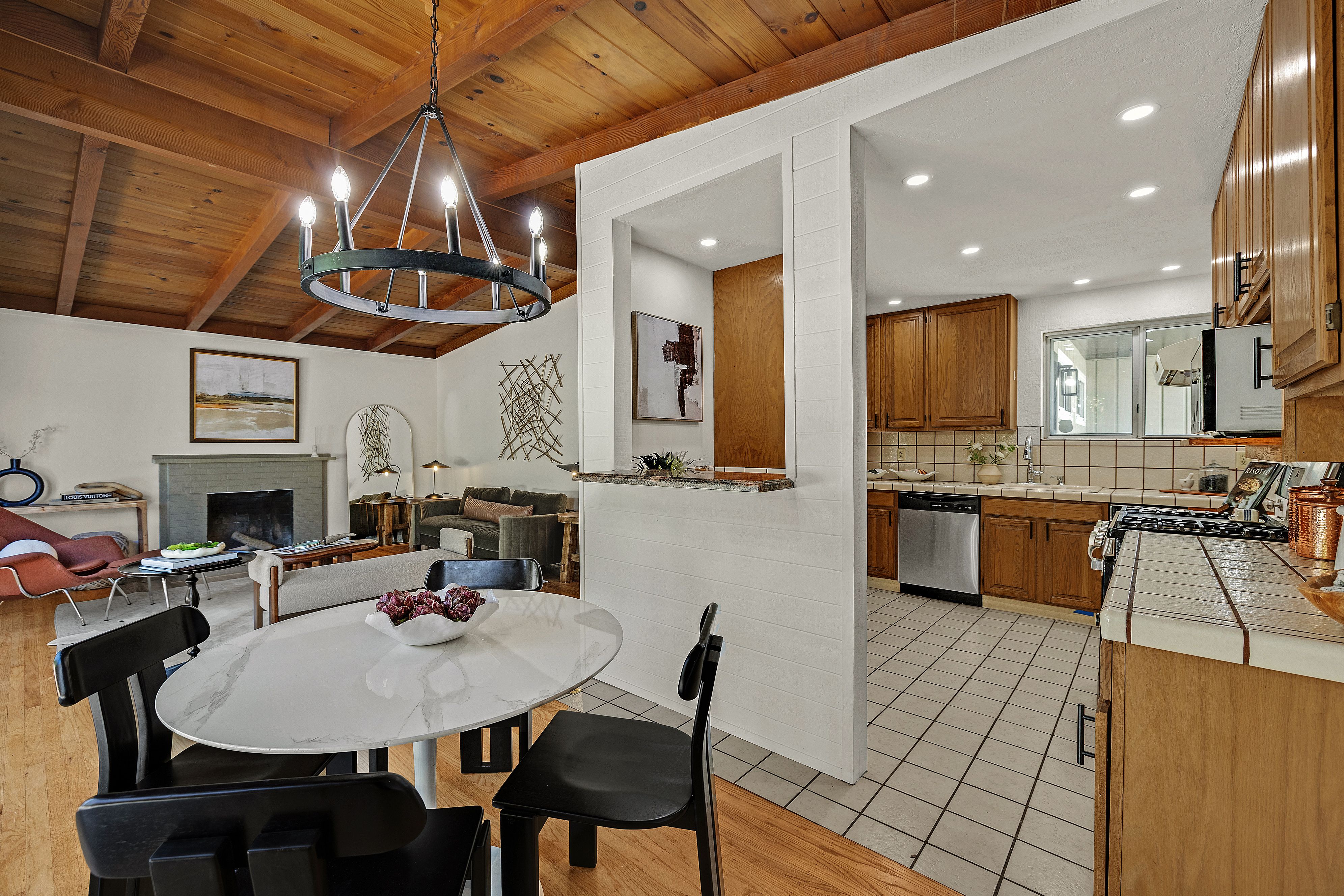  Classic Charm and Modern Comfort in This Rare San Lorenzo Home - 物件實景