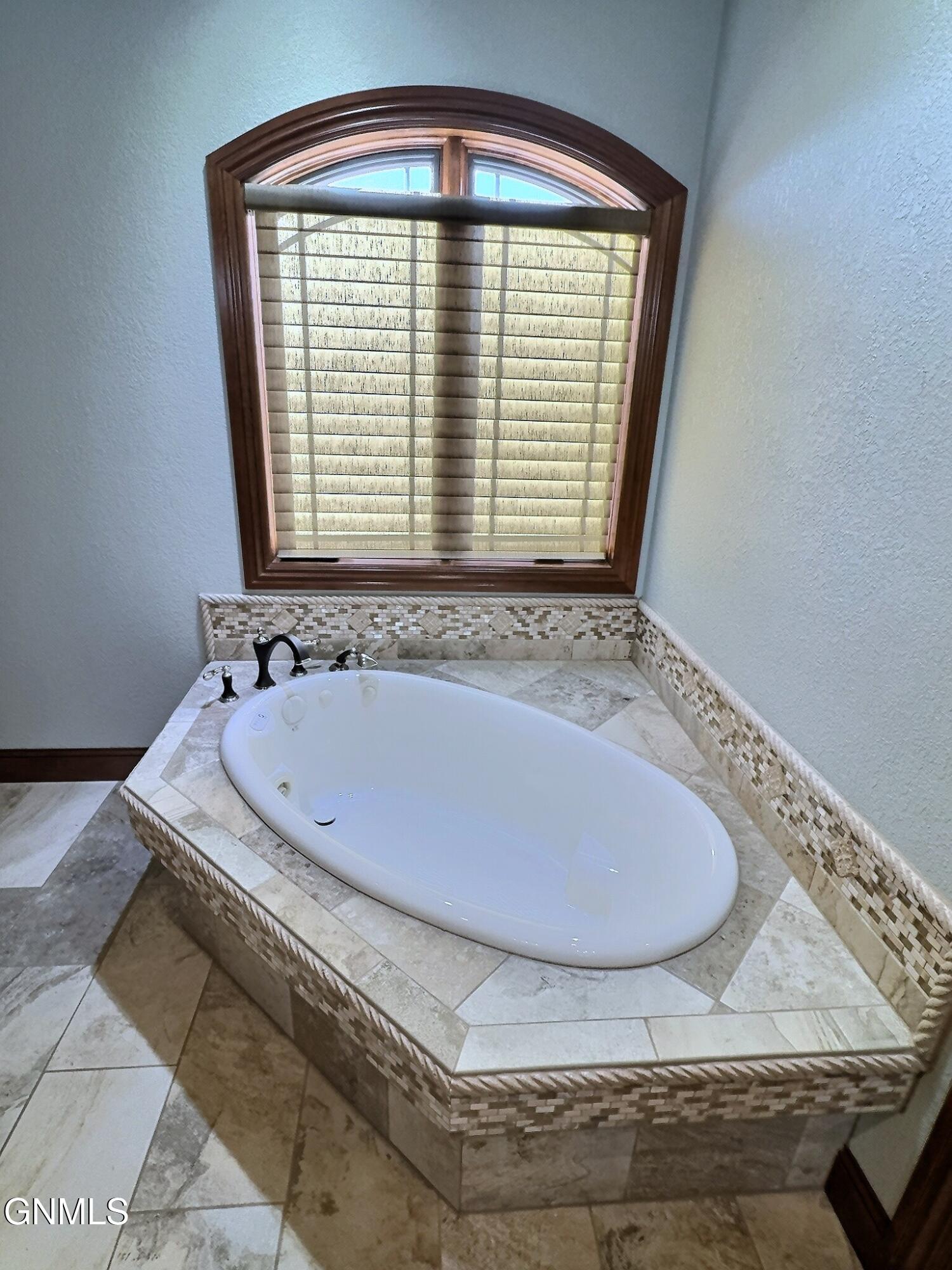 Bismarck, North Dakota, 58501, United States, 4 Bedrooms Bedrooms, ,4 BathroomsBathrooms,Residential,For Sale,2038873