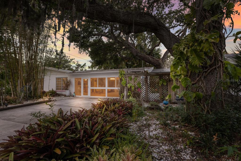 Sarasota, Florida, 34234, United States, 3 Bedrooms Bedrooms, ,2 BathroomsBathrooms,Residential,For Sale,1805099