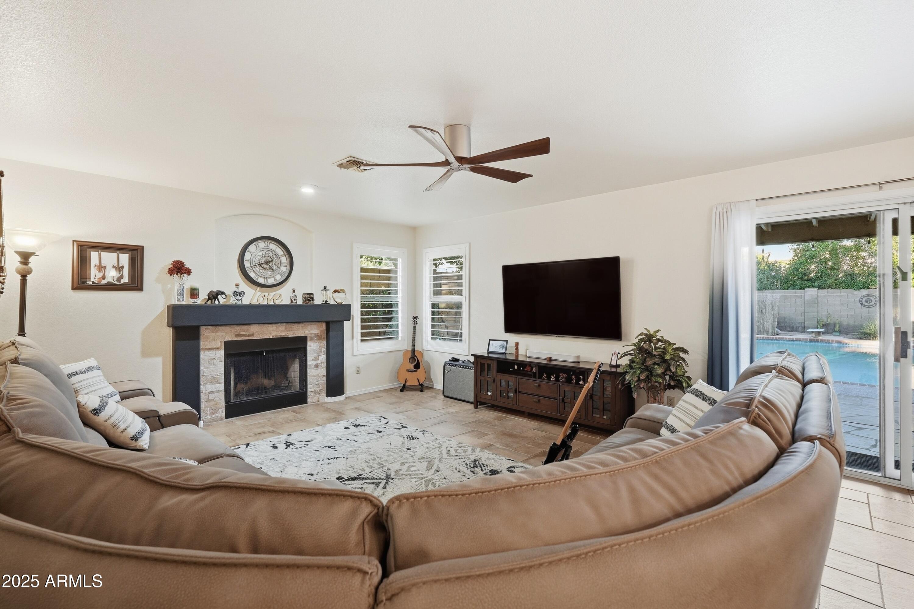 Phoenix, Arizona, 85044, United States, 4 Bedrooms Bedrooms, ,3 BathroomsBathrooms,Residential,For Sale,1993107