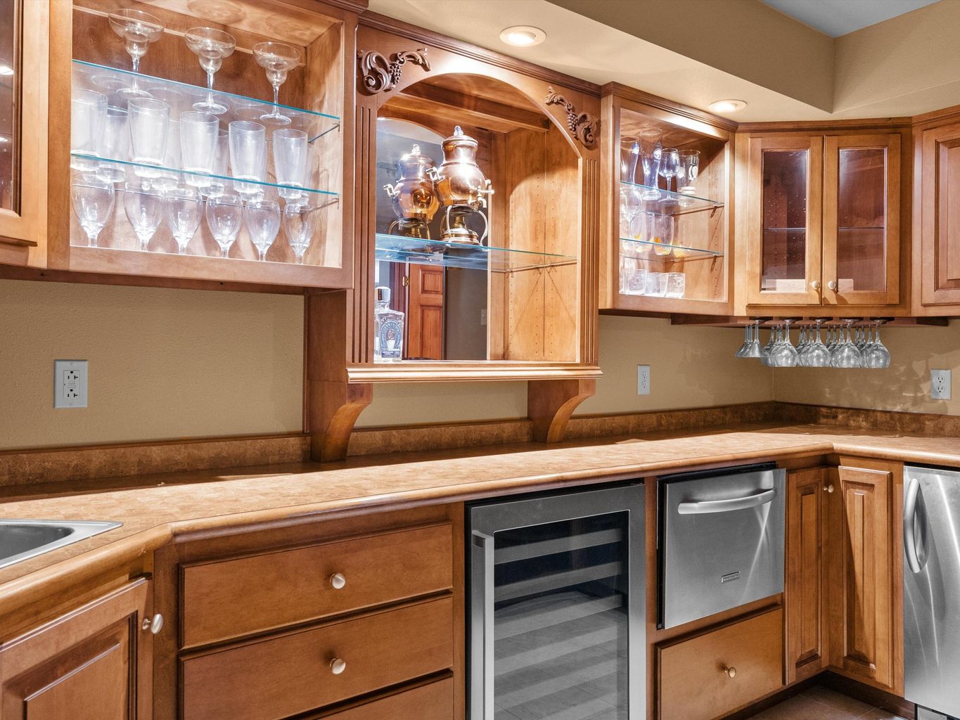 Manitowoc, Wisconsin, 54220, United States, 4 Bedrooms Bedrooms, ,4 BathroomsBathrooms,Residential,For Sale,1982773