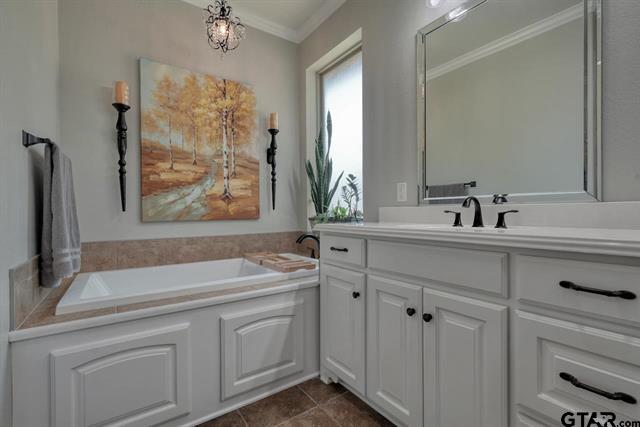 Tyler, Texas, 75706, United States, 4 Bedrooms Bedrooms, ,3 BathroomsBathrooms,Residential,For Sale,1976690