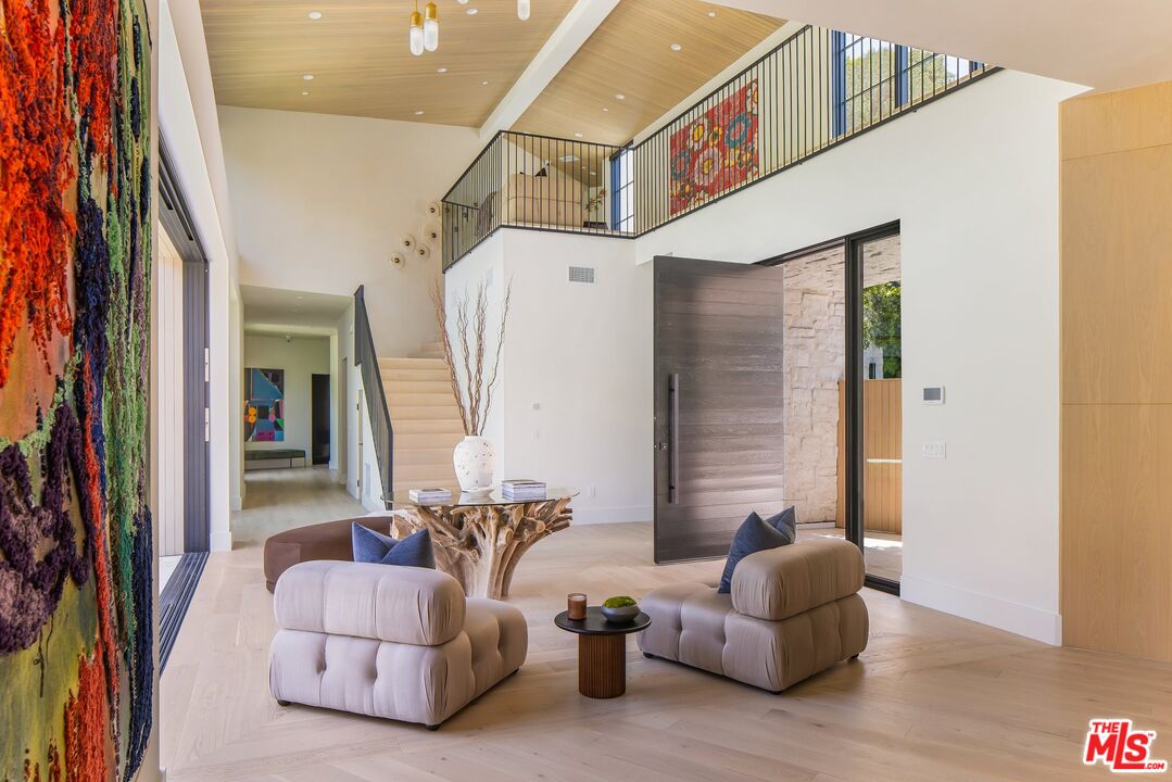 Los Angeles, California, 90049, United States, 5 Bedrooms Bedrooms, ,3 BathroomsBathrooms,Residential,For Sale,1839044
