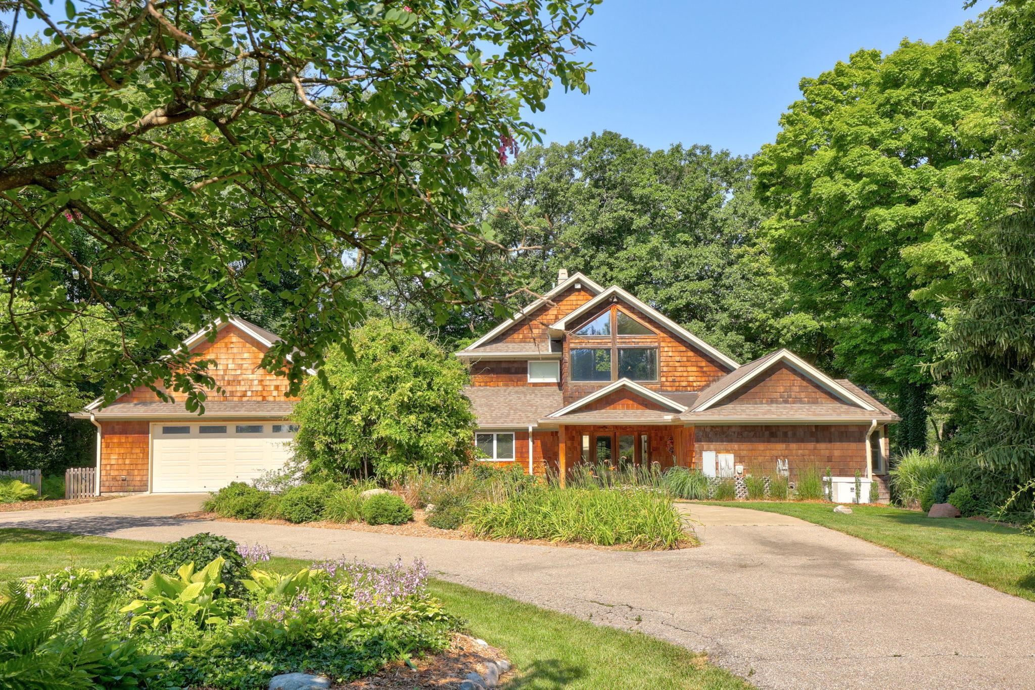 Vassar, Michigan, 49768, United States, 3 Bedrooms Bedrooms, ,4 BathroomsBathrooms,Residential,For Sale,1976339