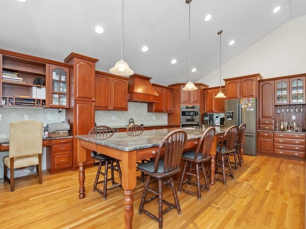 Waltham, Massachusetts, 02451, United States, 4 Bedrooms Bedrooms, ,4 BathroomsBathrooms,Residential,For Sale,1996187