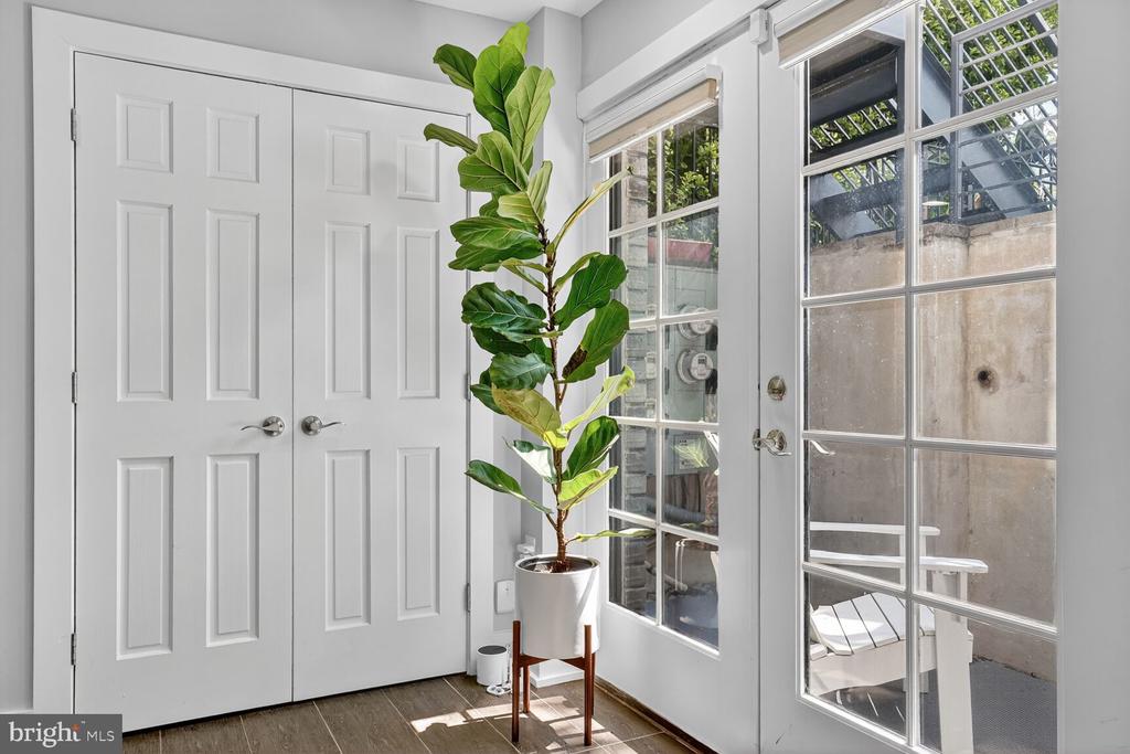 Washington, District of Columbia, 20010, United States, 2 Bedrooms Bedrooms, ,2 BathroomsBathrooms,Residential,For Sale,1975364