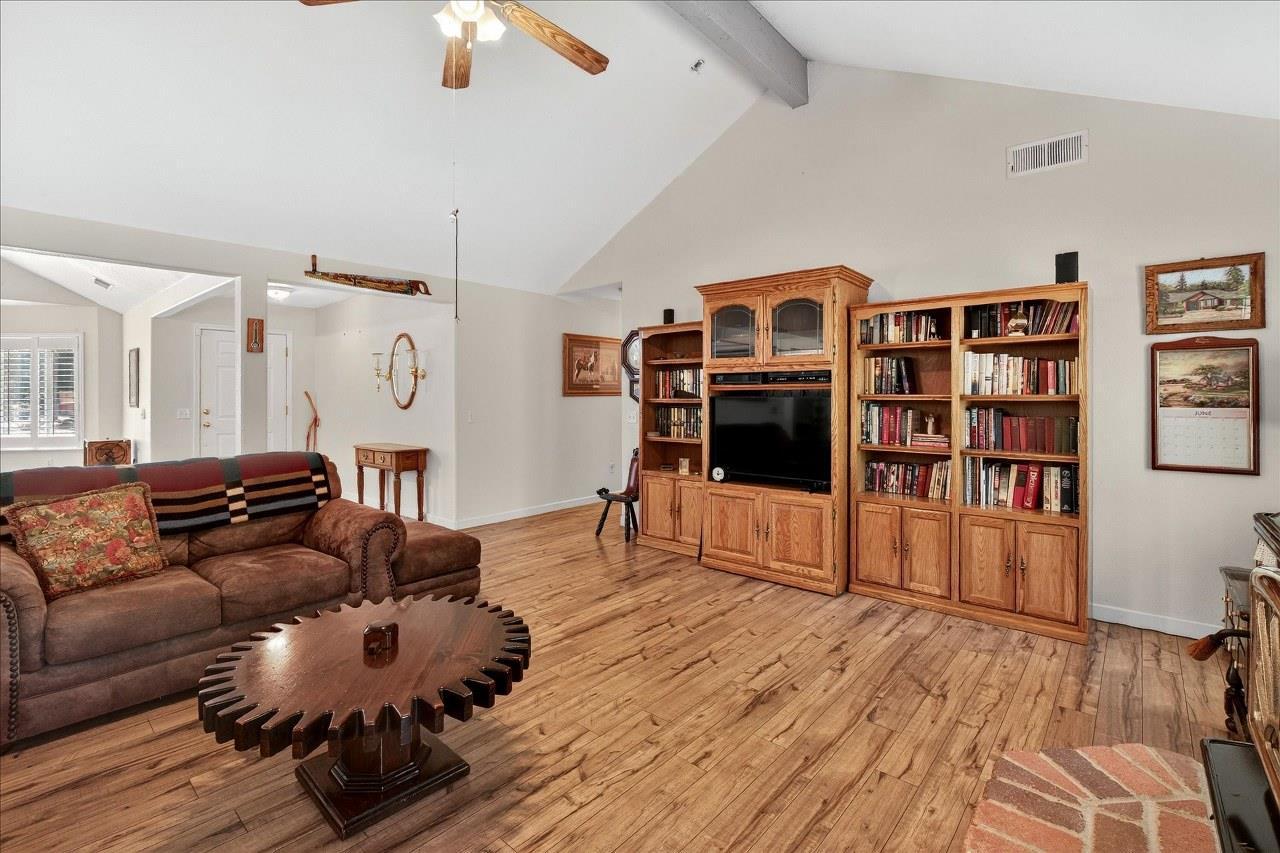 Oakhurst, California, 93644, United States, 4 Bedrooms Bedrooms, ,2 BathroomsBathrooms,Residential,For Sale,1922823
