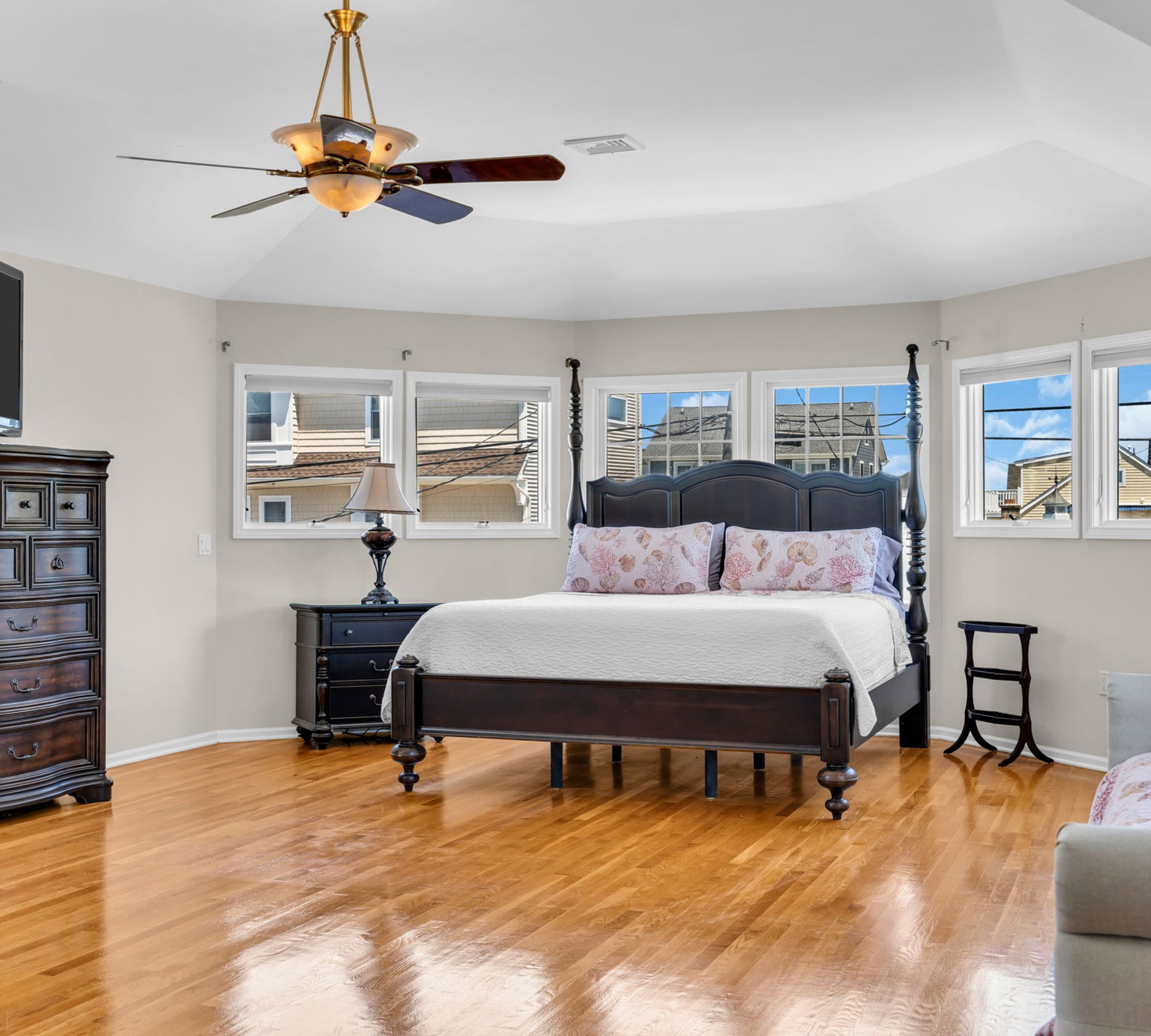  Waterfront Custom Shore Colonial in Silver Beach - 物件實景
