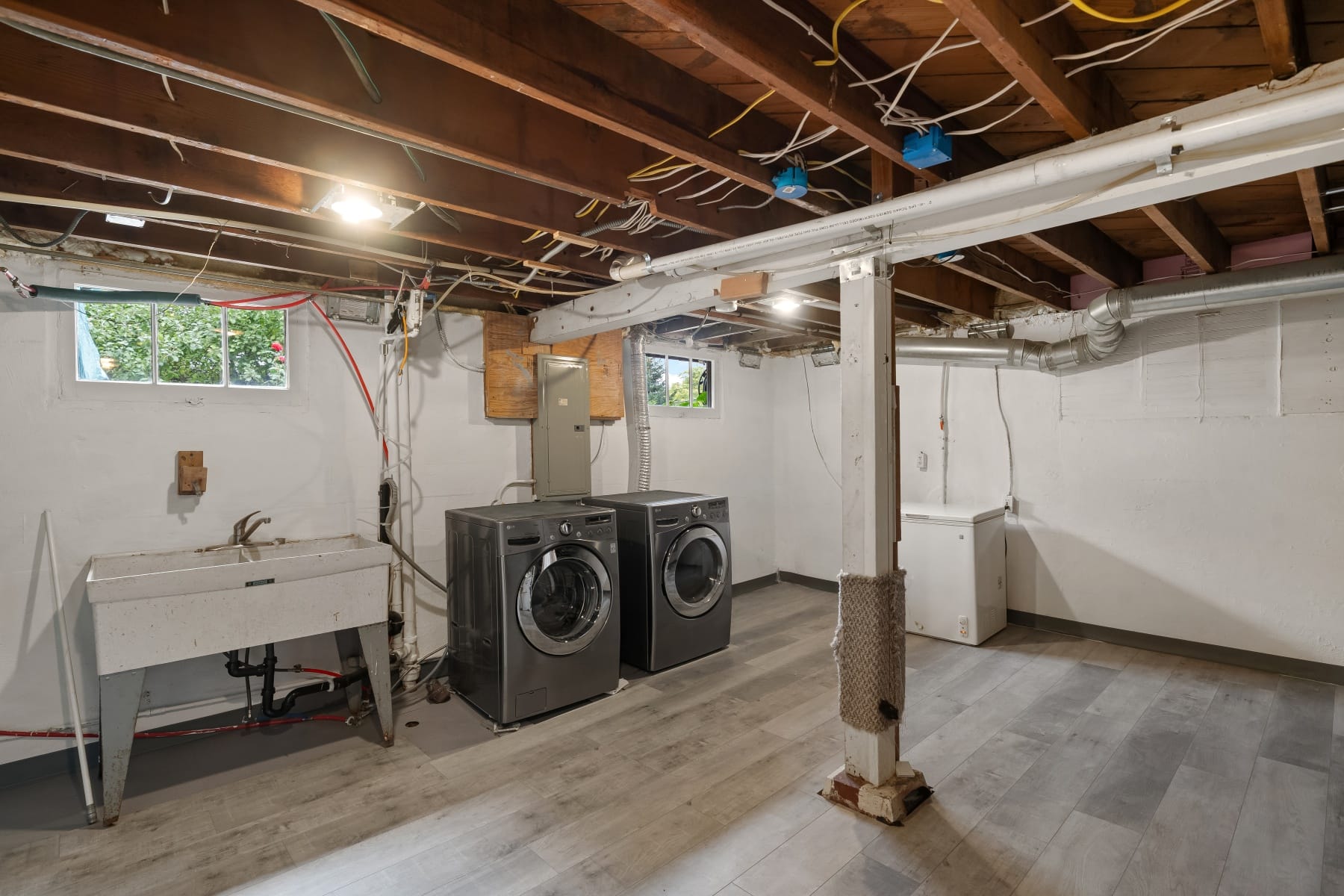  7855 SW 6TH AVE Portland, OR 97219 - 物件實景