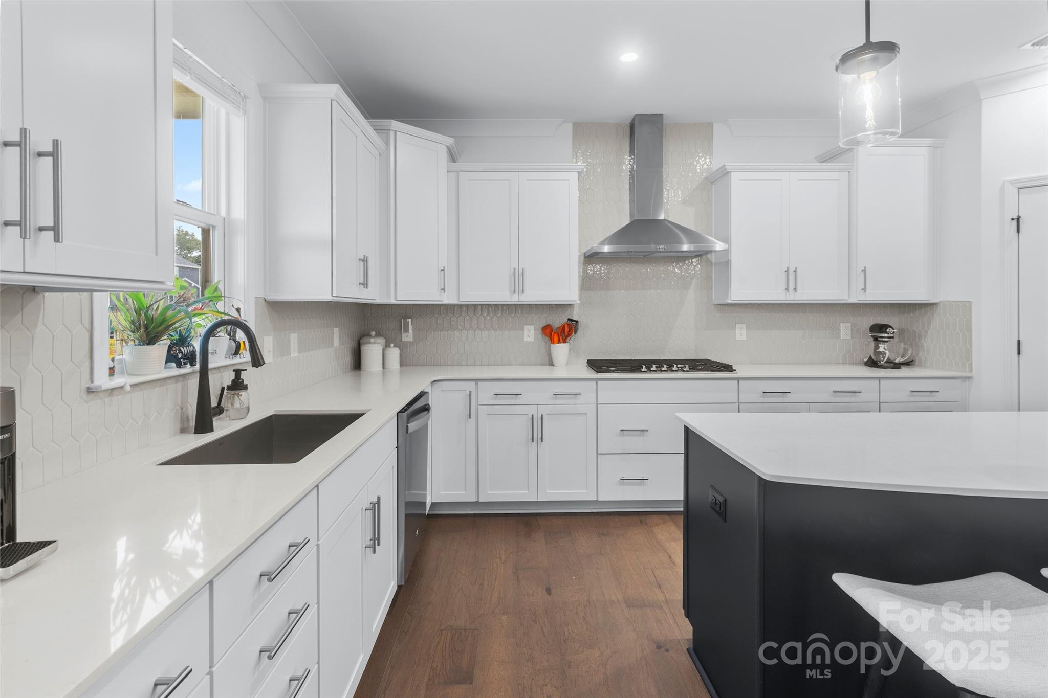 Charlotte, North Carolina, 28278, United States, 5 Bedrooms Bedrooms, ,5 BathroomsBathrooms,Residential,For Sale,1866050