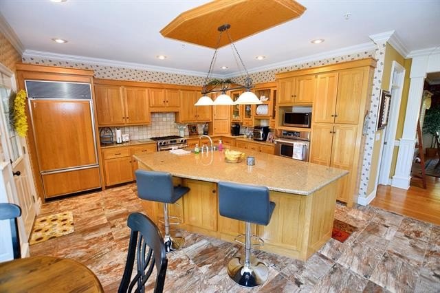 Tahlequah, Oklahoma, 74464, United States, 5 Bedrooms Bedrooms, ,5 BathroomsBathrooms,Residential,For Sale,1977859