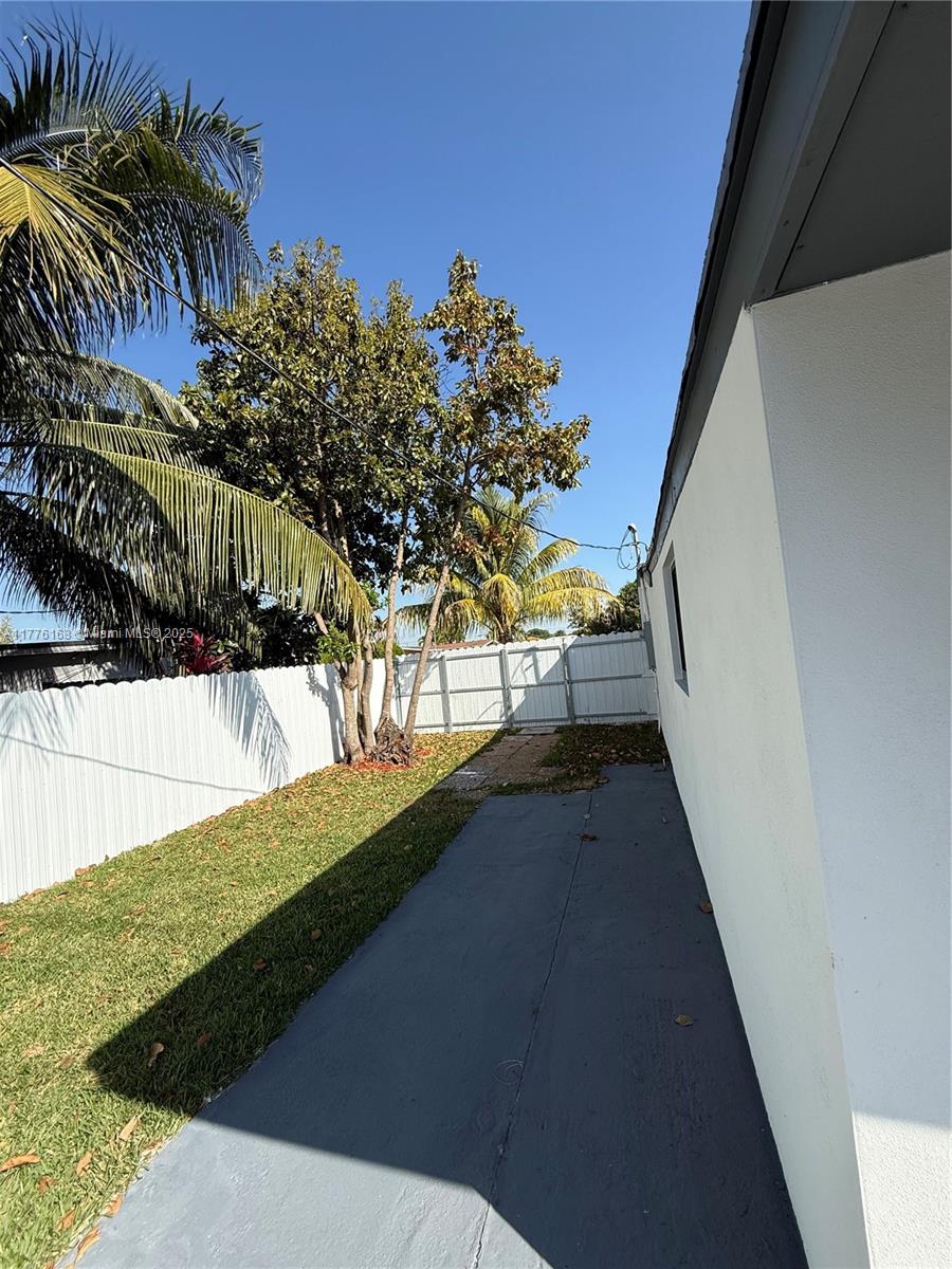 Miami, Florida, 33165, United States, 4 Bedrooms Bedrooms, ,3 BathroomsBathrooms,Residential,For Sale,1849955