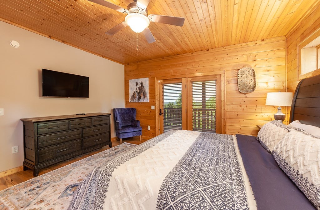 Sevierville, Tennessee, 37862, United States, 3 Bedrooms Bedrooms, ,7 BathroomsBathrooms,Residential,For Sale,1914651