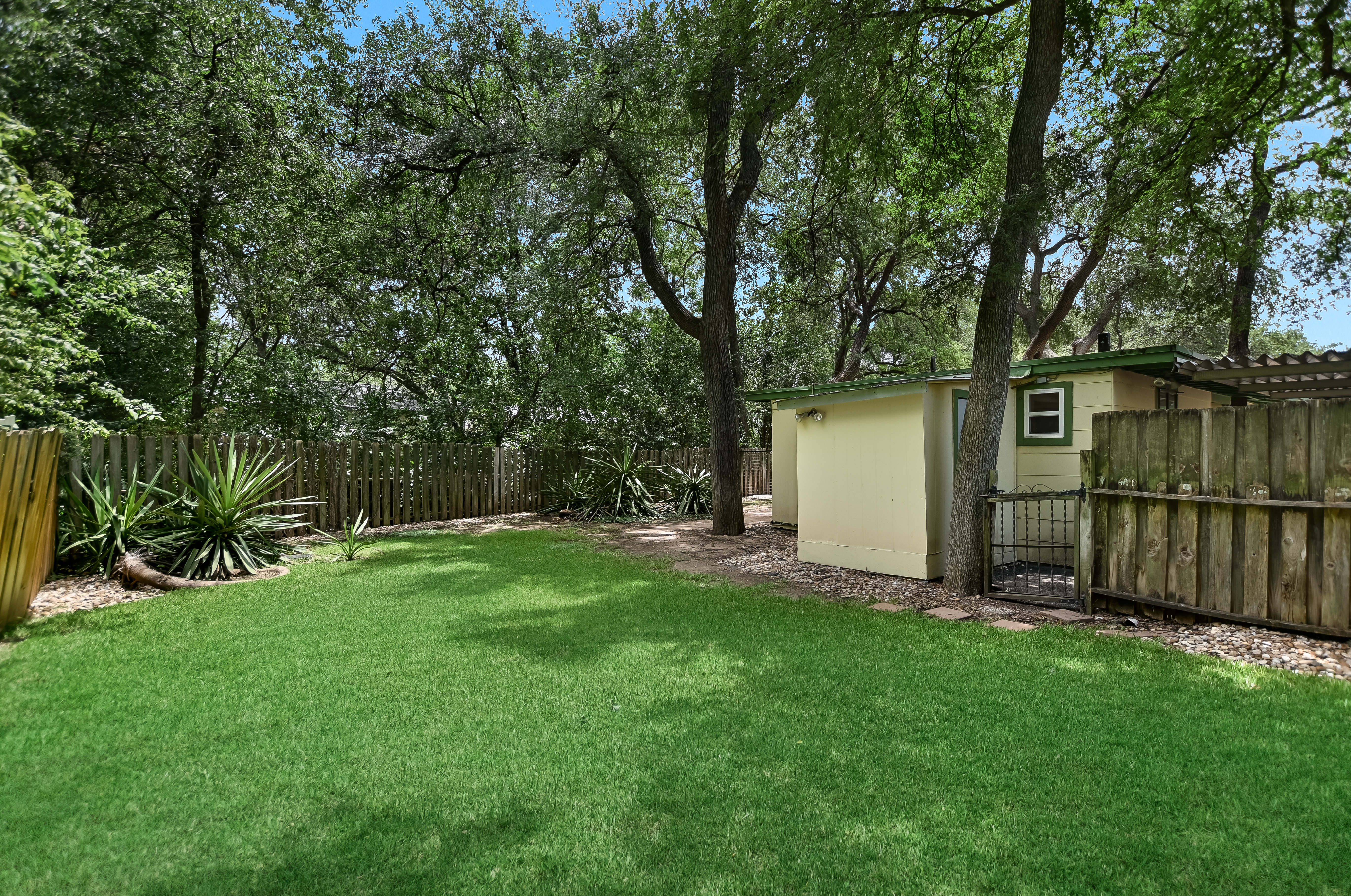  JUST LISTED in Tarrytown - 物件實景