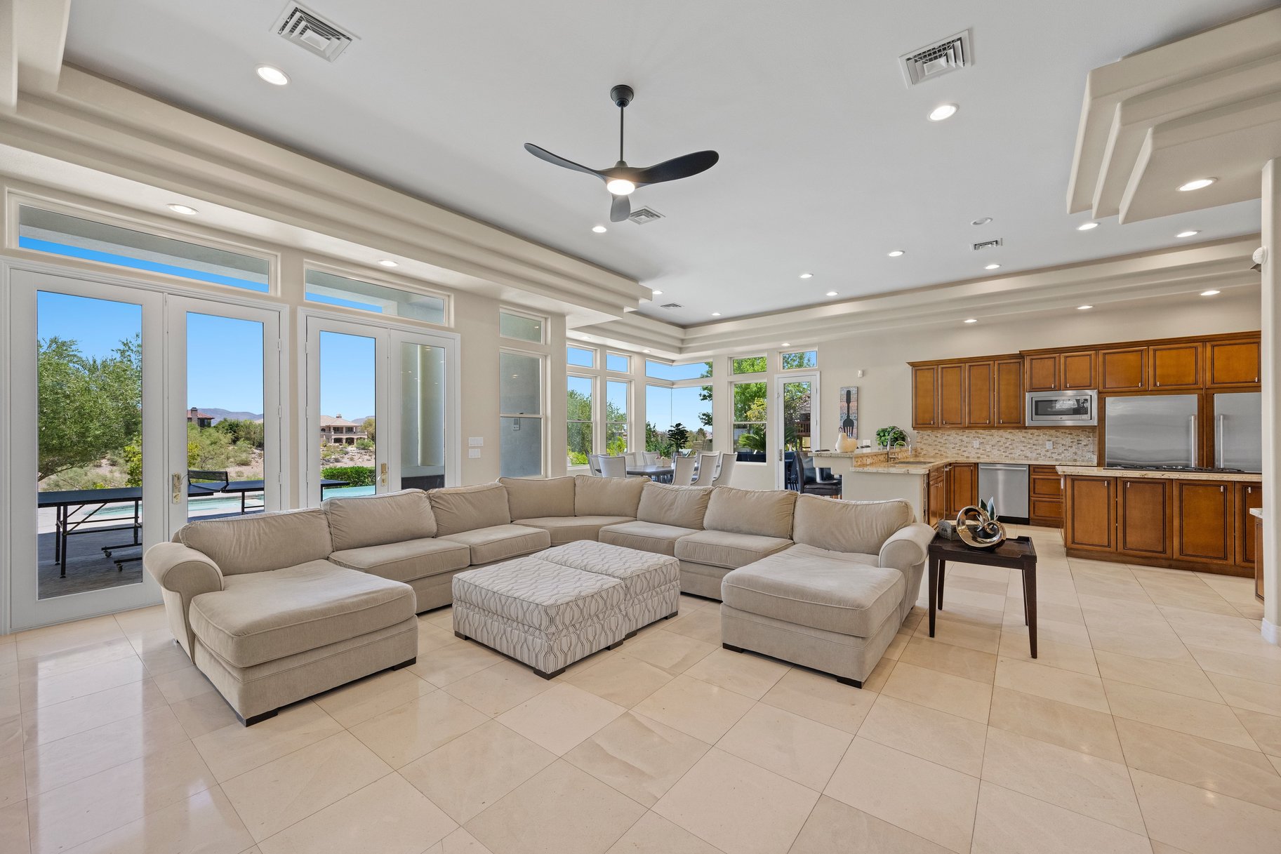  Grand Queensridge Estate on Nearly an Acre with Private Resort-Style Grounds - 物件實景