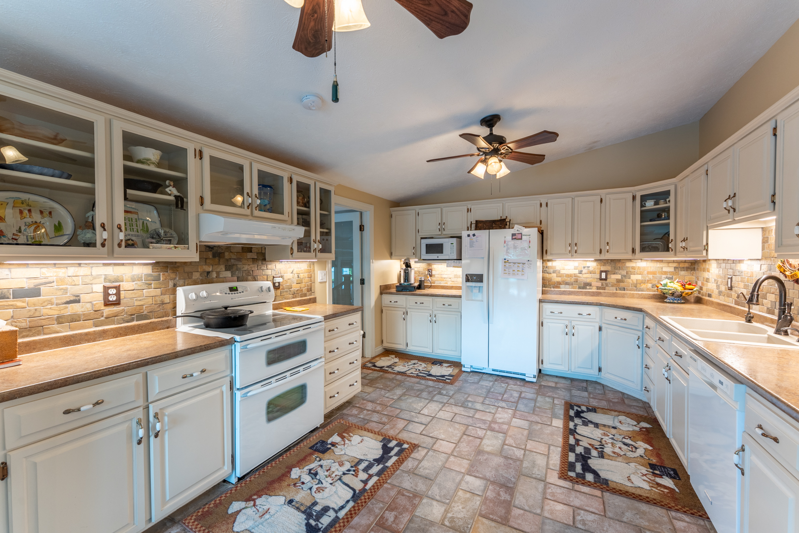 Marion, Illinois, 62959, United States, 3 Bedrooms Bedrooms, ,3 BathroomsBathrooms,Residential,For Sale,1936855