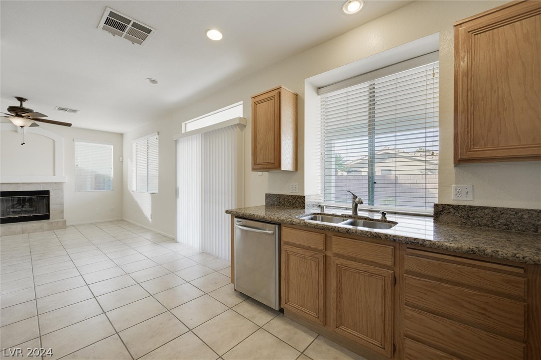 Henderson, Nevada, 89052, United States, 4 Bedrooms Bedrooms, ,2 BathroomsBathrooms,Residential,For Sale,1827915