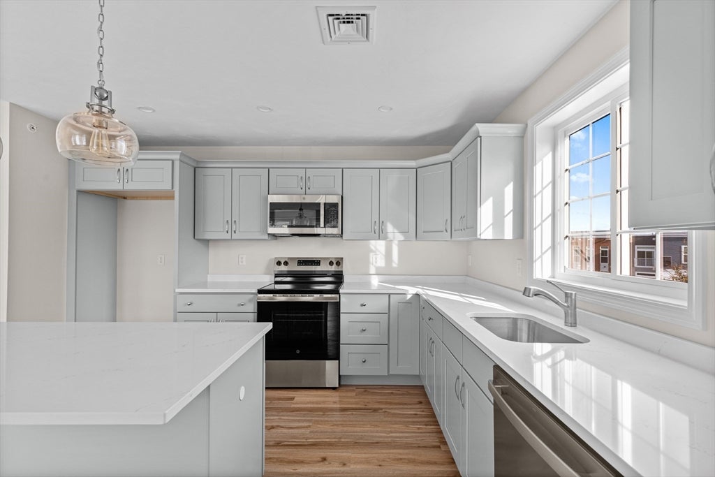 Plymouth, Massachusetts, 02360, United States, 2 Bedrooms Bedrooms, ,2 BathroomsBathrooms,Residential,For Sale,1989935