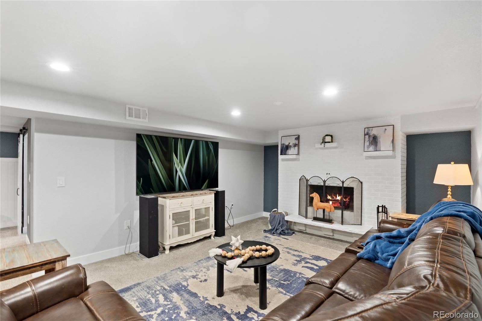 Littleton, Colorado, 80120, United States, 5 Bedrooms Bedrooms, ,1 BathroomBathrooms,Residential,For Sale,1940390