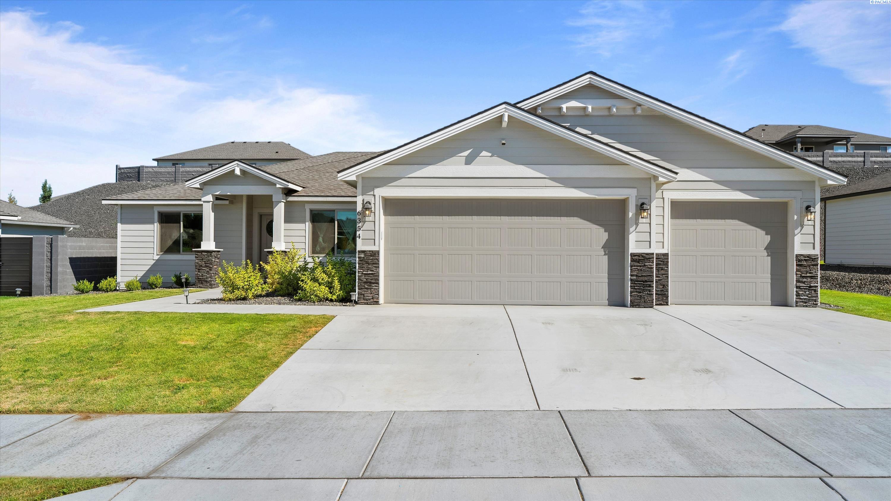 Kennewick, Washington, 99338, United States, 4 Bedrooms Bedrooms, ,1 BathroomBathrooms,Residential,For Sale,1918004