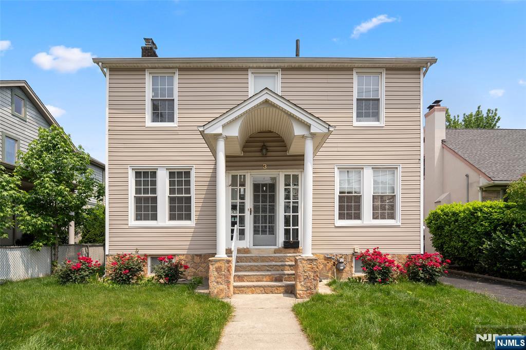 Fort Lee, New Jersey, 07024, United States, 4 Bedrooms Bedrooms, ,3 BathroomsBathrooms,Residential,For Sale,1850035