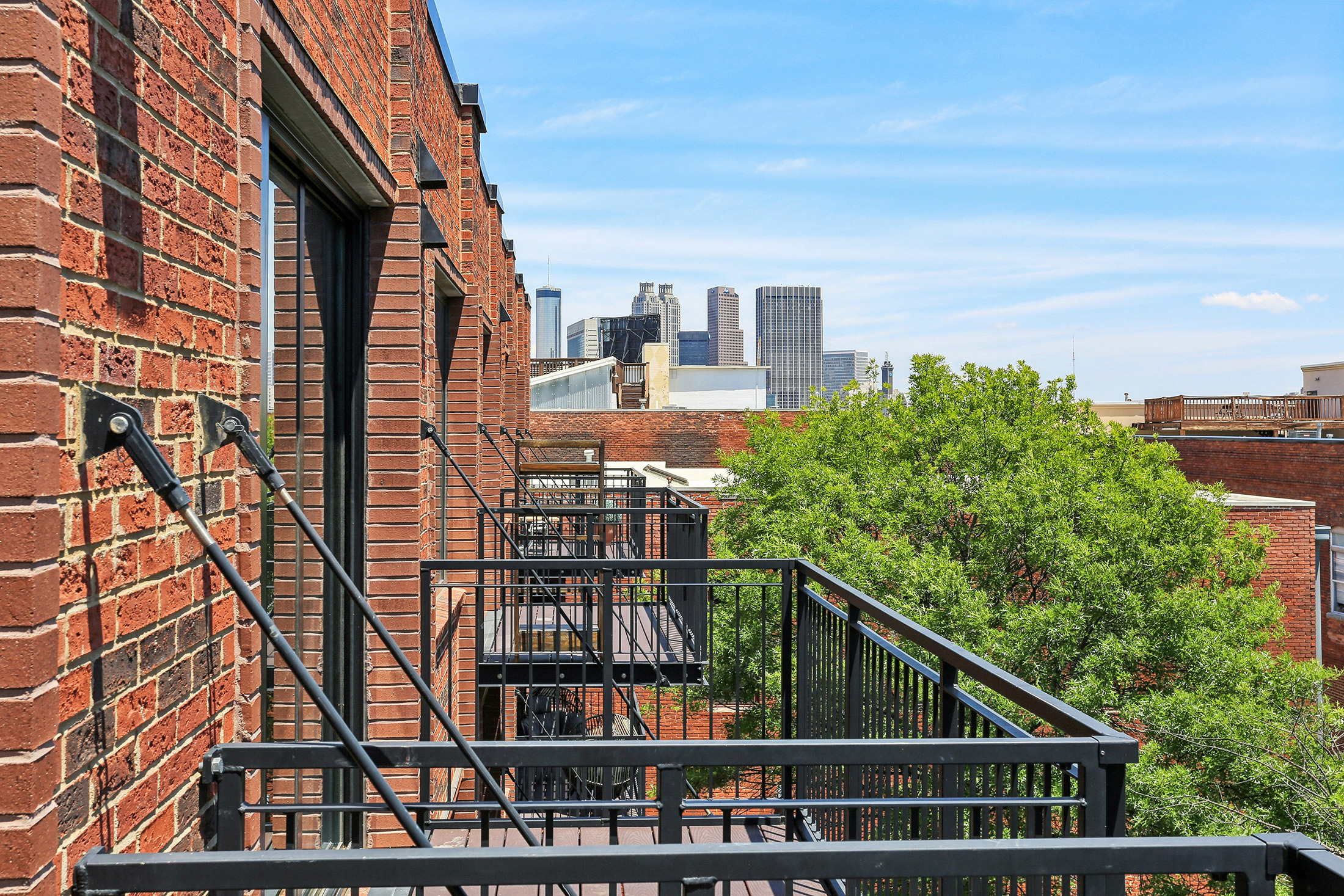  Modern Two-story Loft with Private Rooftop Deck - 物件實景