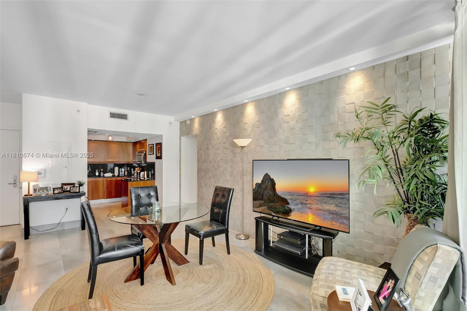 Miami, Florida, 33131, United States, 1 Bedroom Bedrooms, ,1 BathroomBathrooms,Residential,For Sale,1837622
