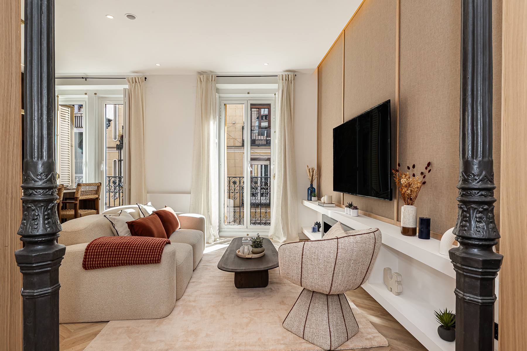  3-bedroom flat with 2 exterior balconies and parking in Justicia, Madrid - 物件實景