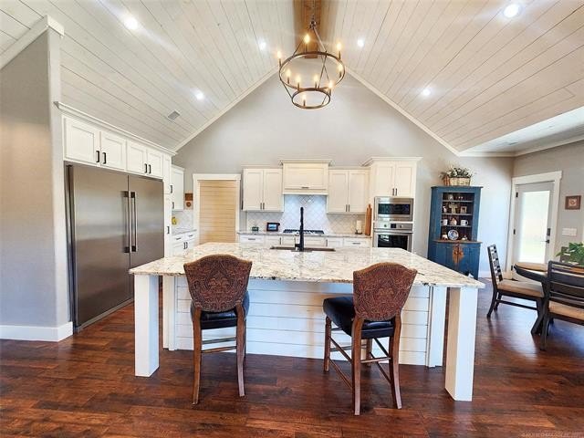 Tahlequah, Oklahoma, 74464, United States, 4 Bedrooms Bedrooms, ,4 BathroomsBathrooms,Residential,For Sale,1984008