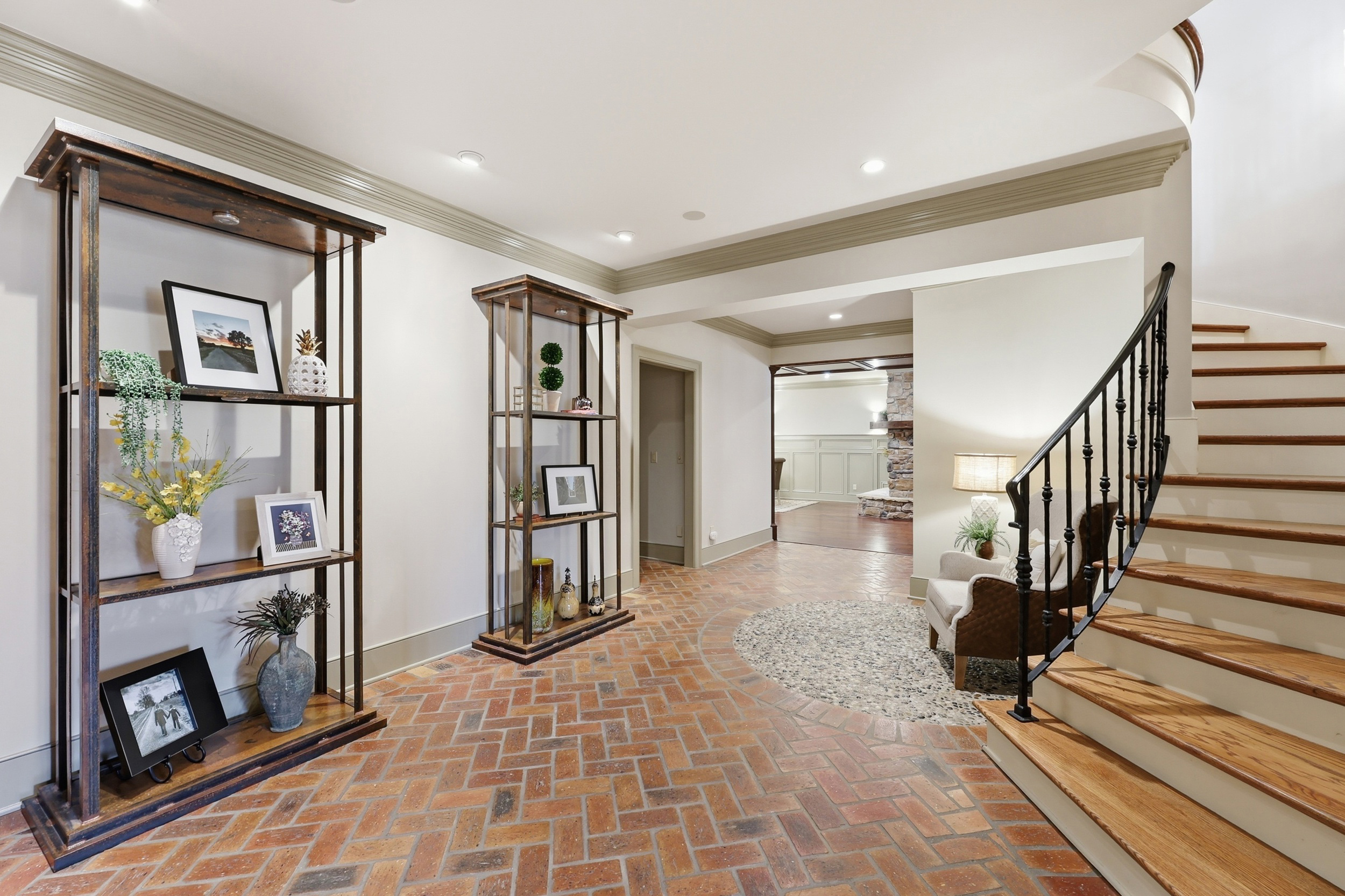  4848 Chelmsbury Lane - 物件實景