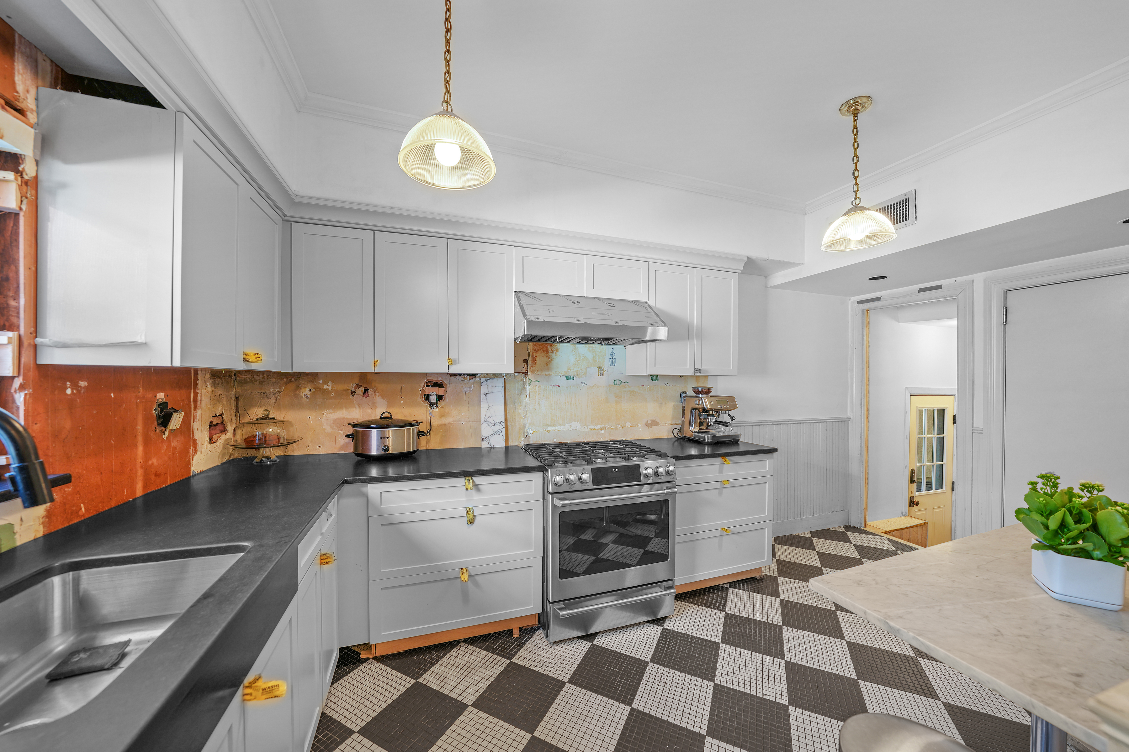 Brooklyn, New York, 11230, United States, 3 Bedrooms Bedrooms, ,2 BathroomsBathrooms,Residential,For Sale,1978633