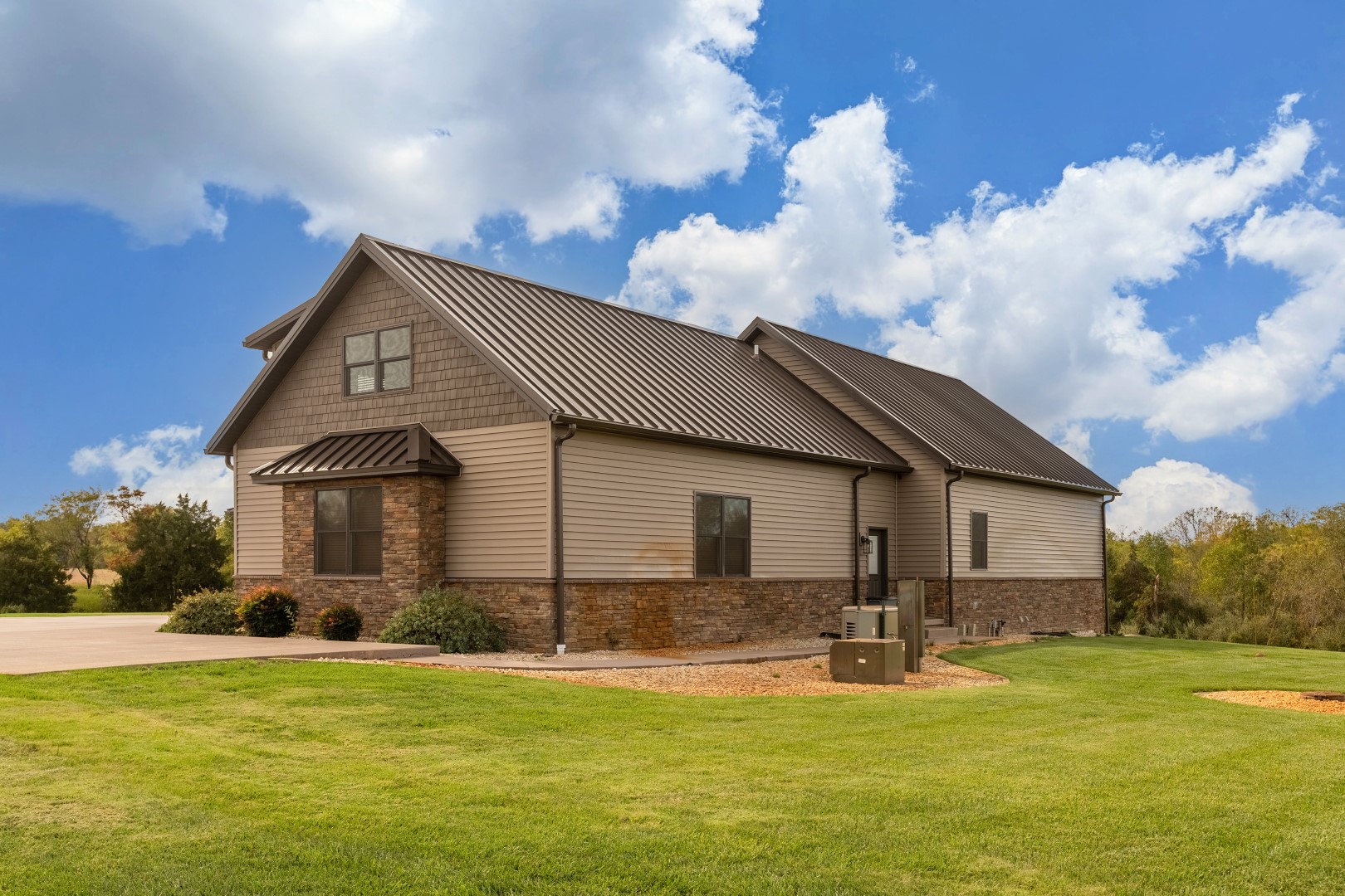 Carbondale, Illinois, 62902, United States, 3 Bedrooms Bedrooms, ,8 BathroomsBathrooms,Residential,For Sale,1986074