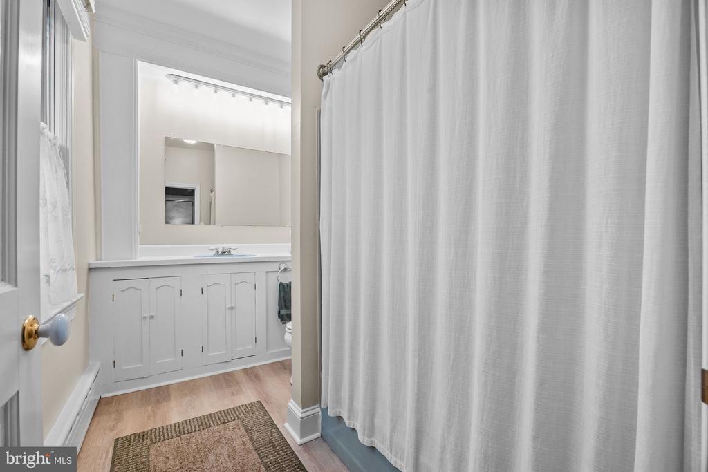 Lansdowne, Pennsylvania, 19050, United States, 5 Bedrooms Bedrooms, ,3 BathroomsBathrooms,Residential,For Sale,1926052