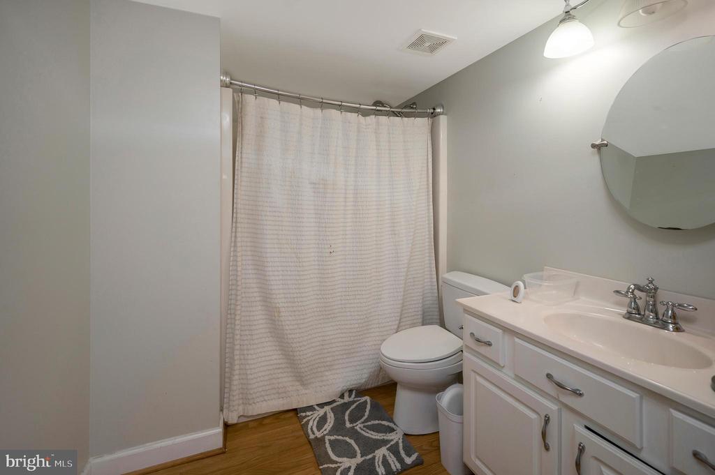 Sumerduck, Virginia, 22742, United States, 4 Bedrooms Bedrooms, ,5 BathroomsBathrooms,Residential,For Sale,2048793