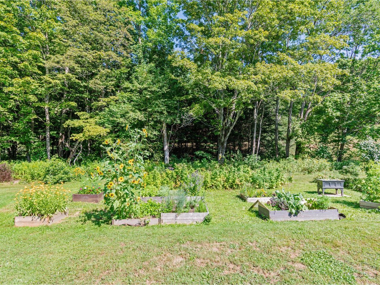 Waterbury, Vermont, 05676, United States, 2 Bedrooms Bedrooms, ,2 BathroomsBathrooms,Residential,For Sale,1938953