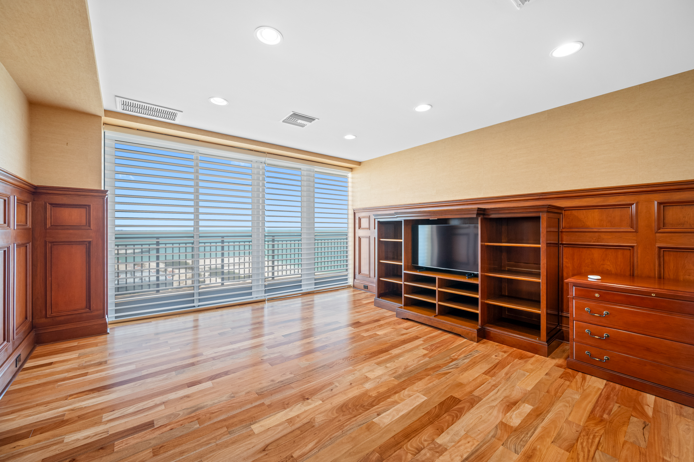 Treasure Island, Florida, 33706, United States, 2 Bedrooms Bedrooms, ,4 BathroomsBathrooms,Residential,For Sale,1830470
