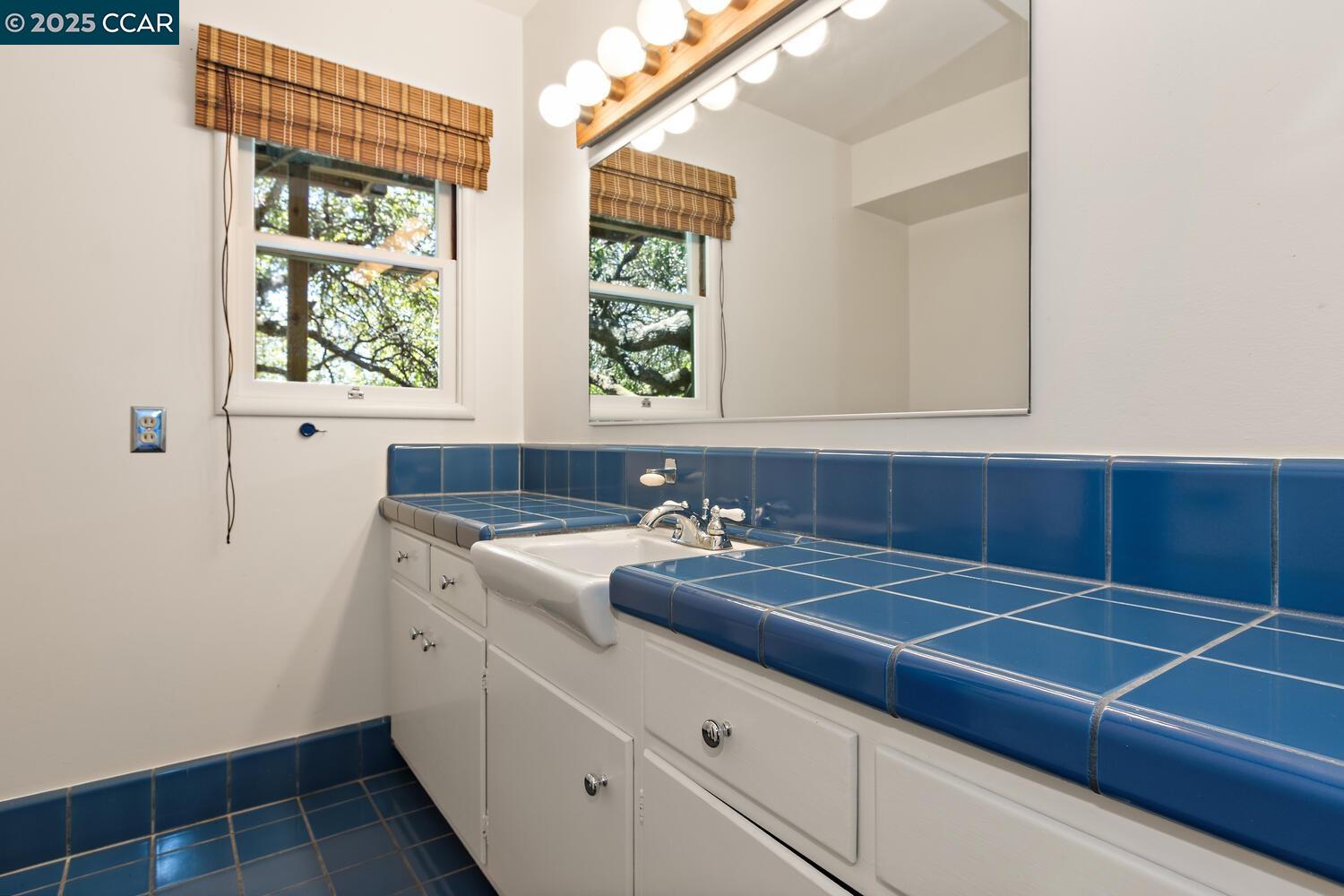 Orinda, California, 94563, United States, 6 Bedrooms Bedrooms, ,4 BathroomsBathrooms,Residential,For Sale,1838160