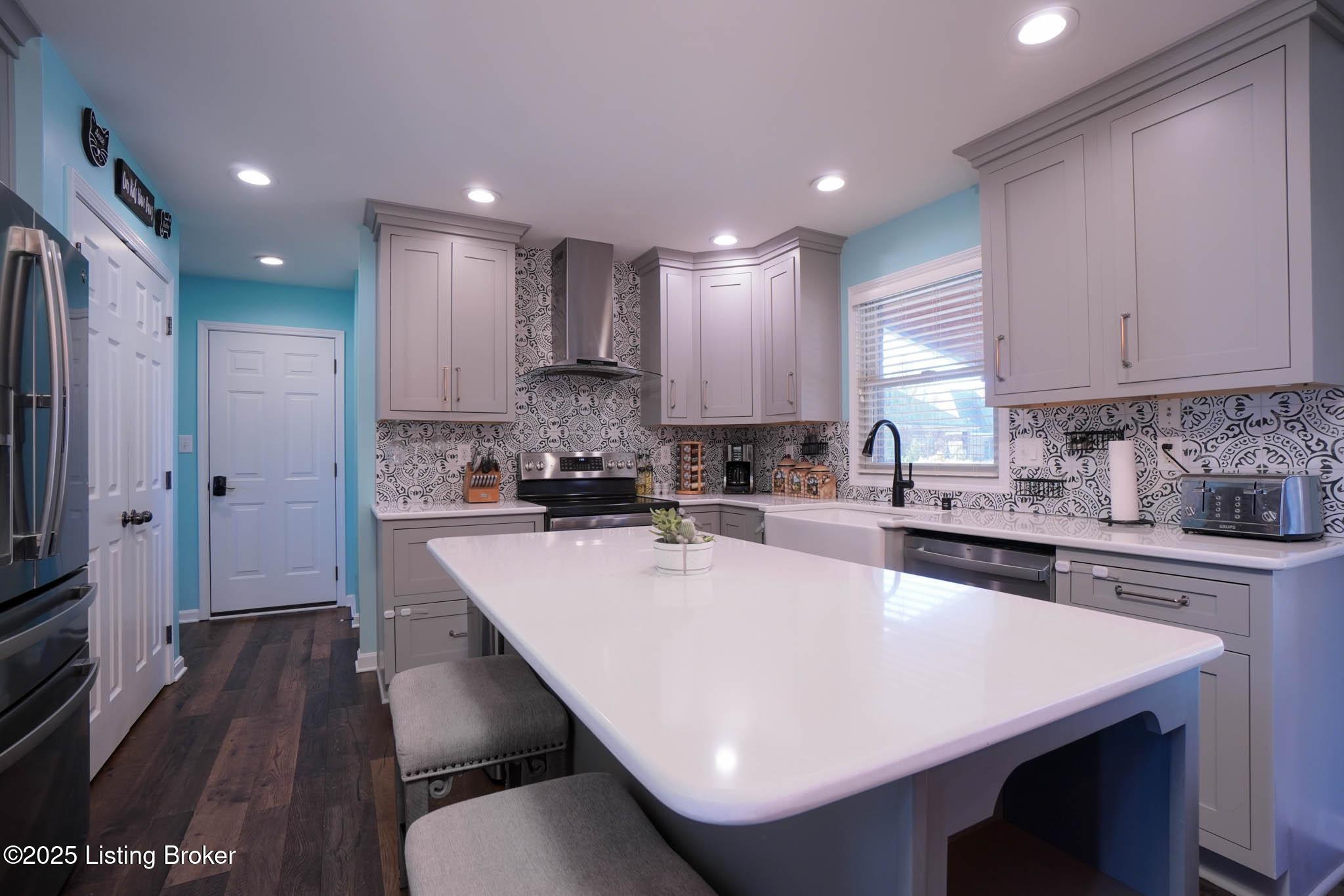 Louisville, Kentucky, 40299, United States, 3 Bedrooms Bedrooms, ,4 BathroomsBathrooms,Residential,For Sale,2000684