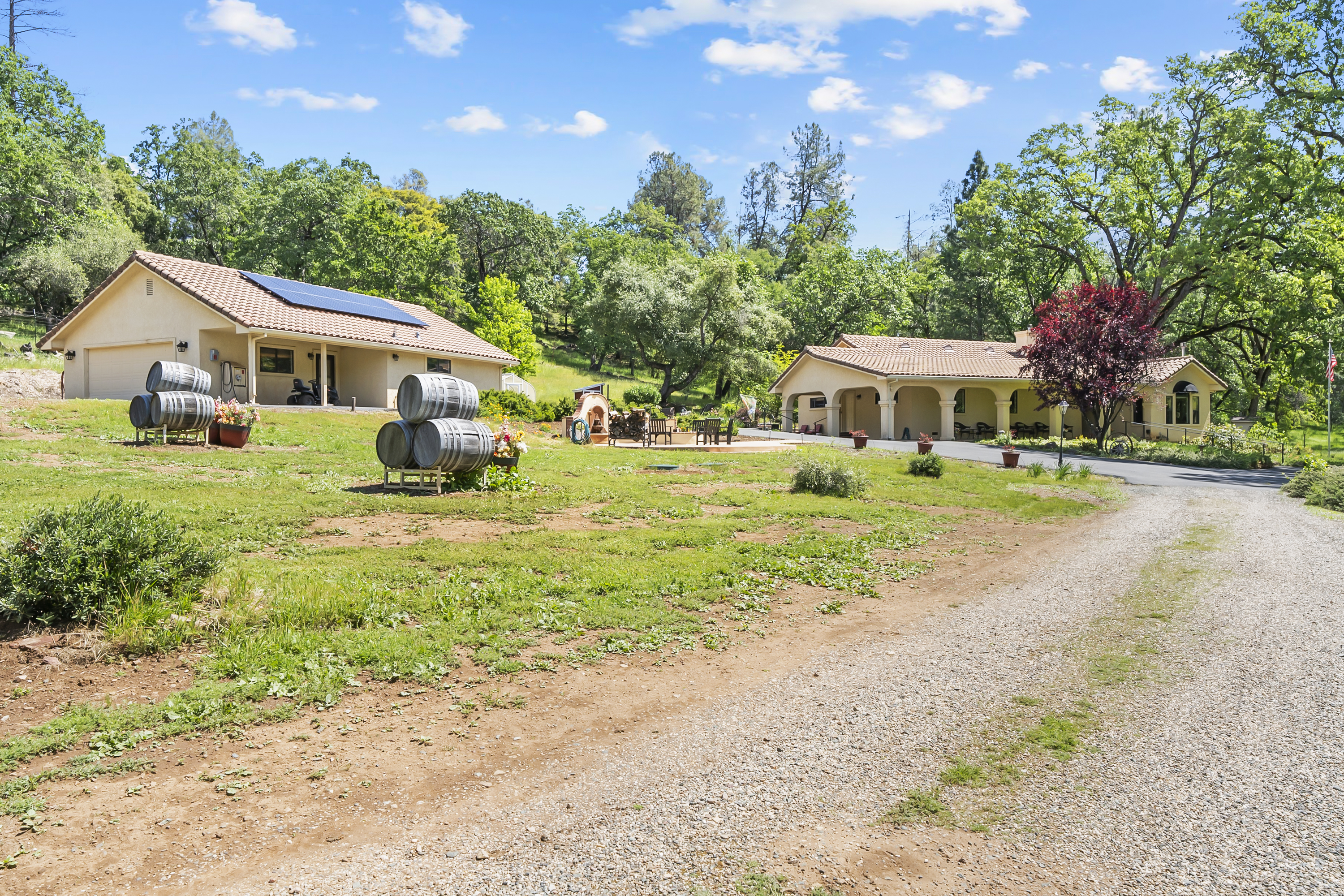  21 Acres - Gated - Renovated - 物件實景