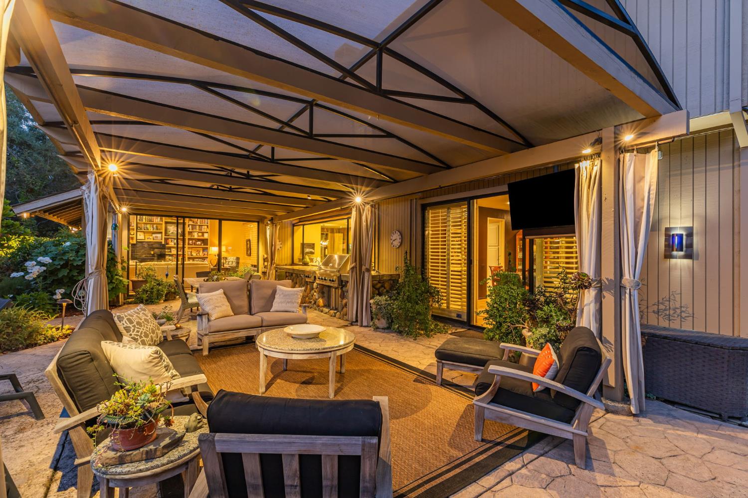 Gold River, California, 95670, United States, 4 Bedrooms Bedrooms, ,5 BathroomsBathrooms,Residential,For Sale,1987751