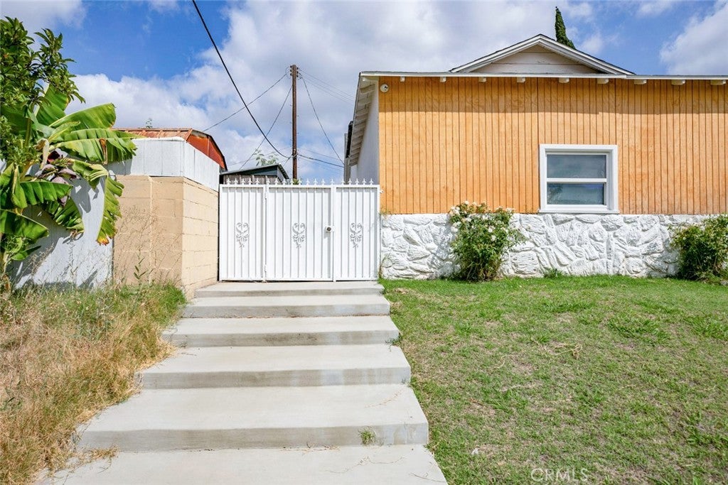 Van Nuys, California, 91402, United States, 3 Bedrooms Bedrooms, ,1 BathroomBathrooms,Residential,For Sale,1949812