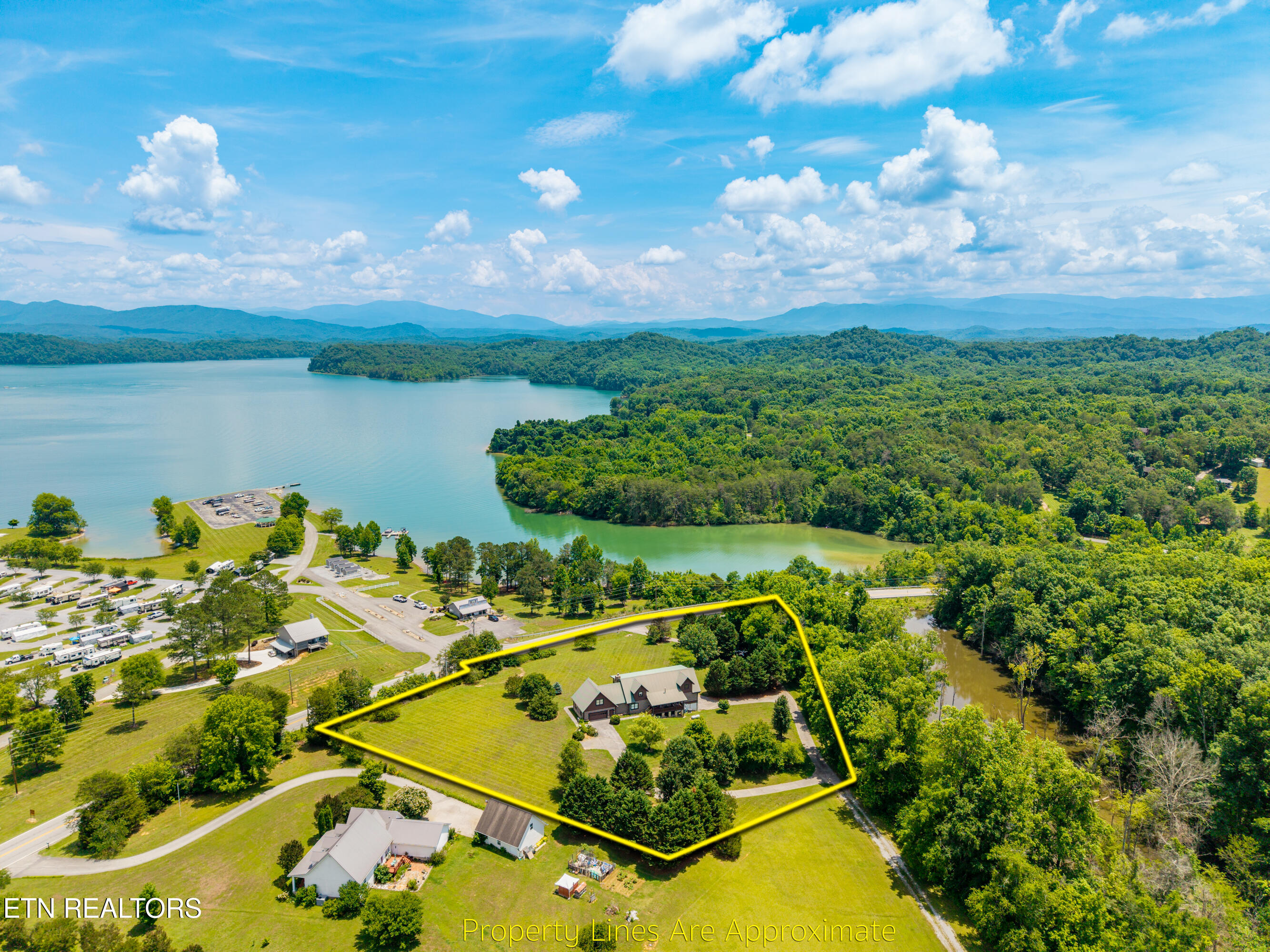 Vonore, Tennessee, 37885, United States, 3 Bedrooms Bedrooms, ,4 BathroomsBathrooms,Residential,For Sale,2048933