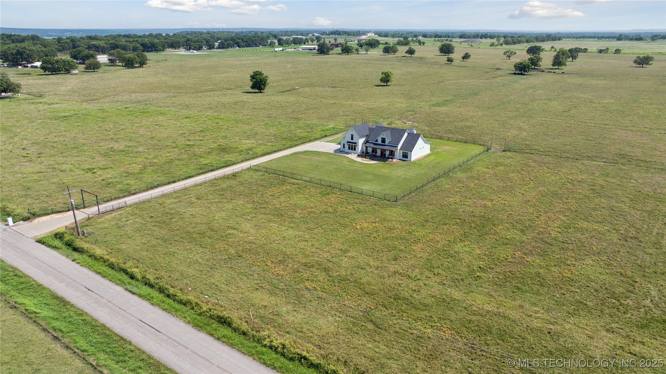 Pryor, Oklahoma, 74361, United States, 4 Bedrooms Bedrooms, ,4 BathroomsBathrooms,Residential,For Sale,1916724