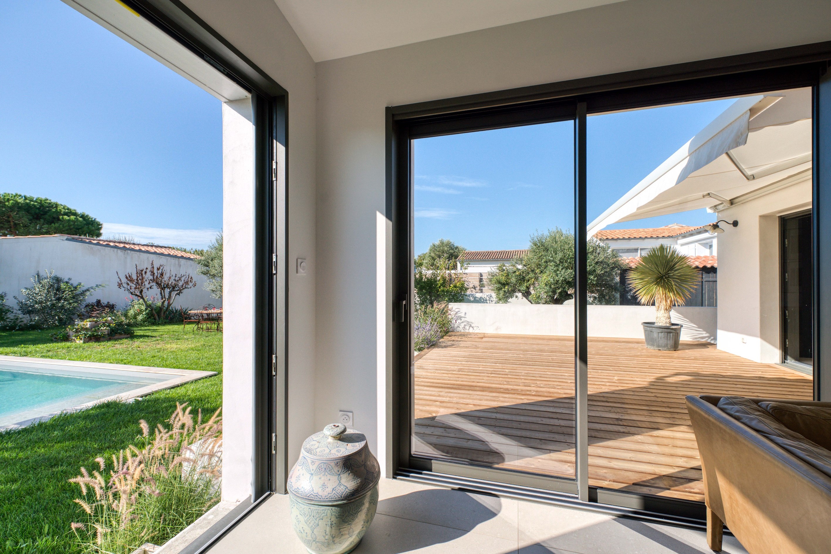  Elegant Contemporary Home with Pool - 物件實景